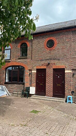 2 Bedroom Maisonette To Rent In The Coach House High St South -, LU6