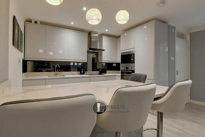 2 Bedroom Flat To Rent In Oulton Hall, Clacton-On-Sea CO15