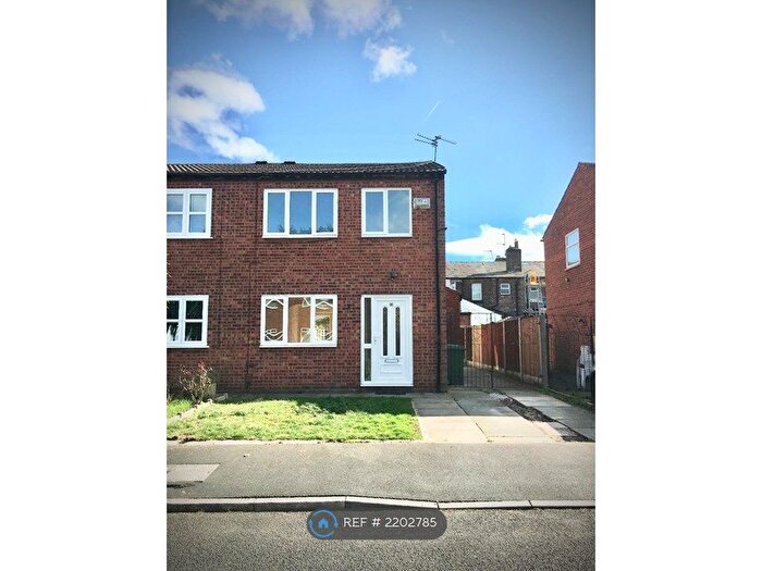 3 Bedroom Semi-Detached House To Rent In Quarry Close, Liverpool, L13
