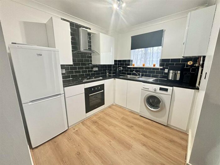 2 Bedroom Flat For Sale In Gower Place, Fleming Road, Chafford Hundred, RM16