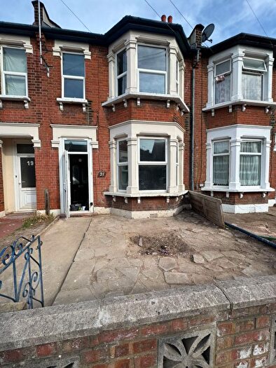 5 Bedroom Terraced House To Rent In Sandyhill Road, Ilford, IG1