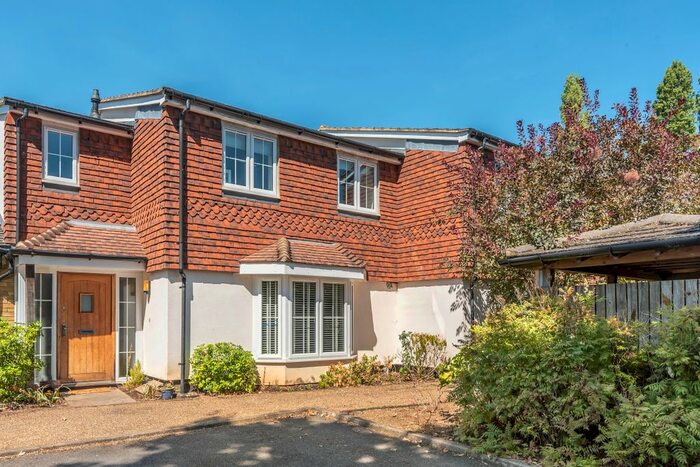 3 Bedroom Terraced House For Sale In Church View Close, Elstead, Surrey, GU8