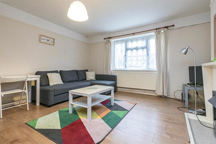 Studio To Rent In Burma Road, London, N16