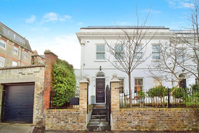 3 Bedroom House For Sale In Squires Mount, Hampstead, London, NW3