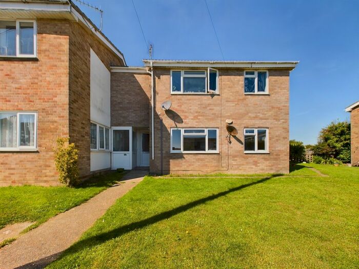 2 Bedroom Flat To Rent In Winsor Close, Hayling Island, PO11