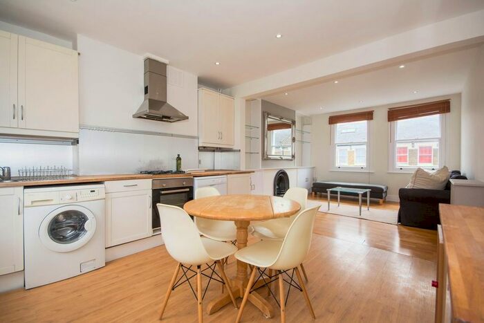 2 Bedroom Flat To Rent In Clitheroe Road, London, SW9