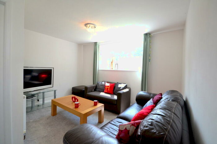 4 Bedroom Semi Detached House To Rent In Letcombe Road, Clifton, Nottingham, NG11