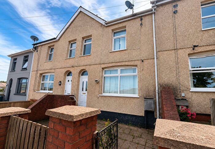 3 Bedroom Terraced House For Sale In Hillside Avenue, Markham, NP12