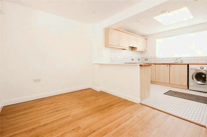 2 Bedroom End Of Terrace House To Rent In Lees Lane, Oldland Common, Bristol, BS30