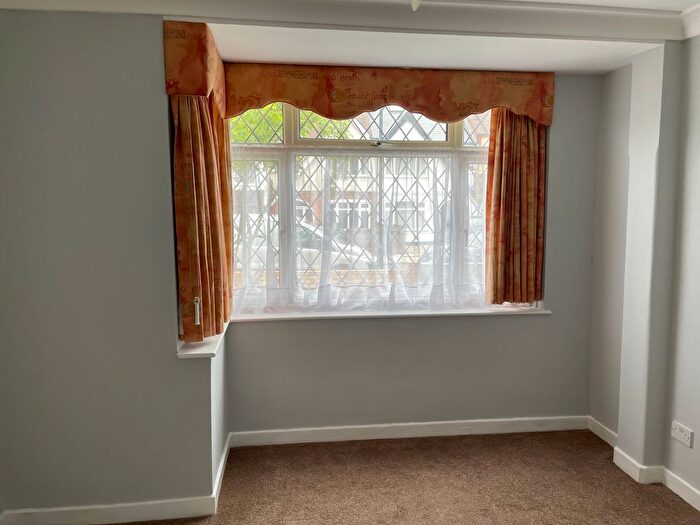 3 Bedroom End Of Terrace House To Rent In Leithcote Gardens, London, SW16