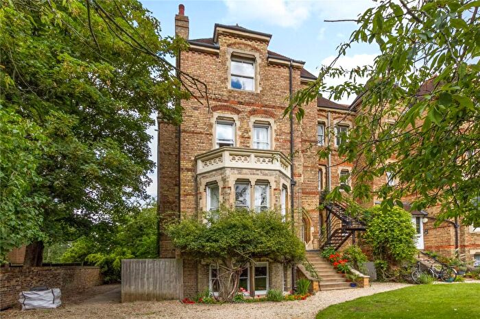 2 Bedroom Apartment To Rent In Crick Road, Oxford, Oxfordshire, OX2