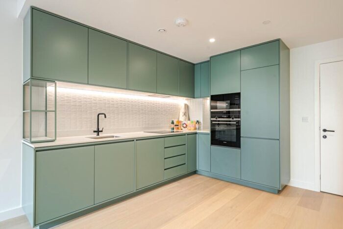 2 Bedroom Flat To Rent In Parkview Avenue Brent Cross Town, NW2
