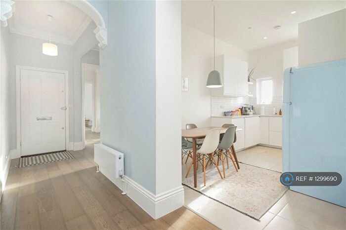 2 Bedroom Flat To Rent In St Pauls Avenue, London, NW2