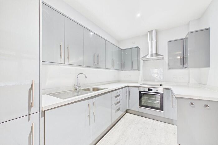 2 Bedroom Flat To Rent In St. Ives Road, Maidenhead, Berkshire, SL6