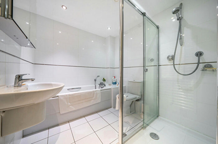 2 Bedroom Apartment For Sale In The Esplanade, Bognor Regis, West Sussex, PO21