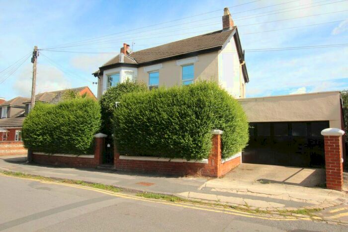 3 Bedroom House To Rent In Hunt Street, Swindon, SN1