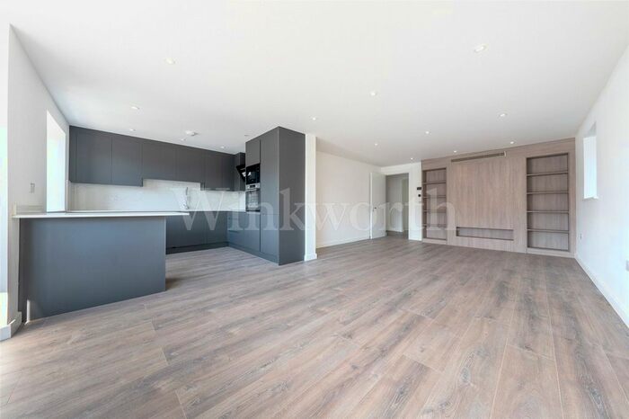 2 Bedroom Flat To Rent In Hoop Lane, London, NW11