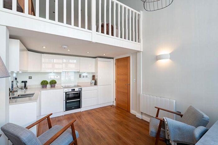 1 Bedroom Apartment For Sale In Main Street, Dickens Heath, Solihull, B90
