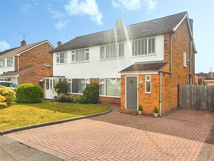 4 Bedroom Semi Detached House For Sale In Foxes Way, Warwick, Warwickshire, CV34