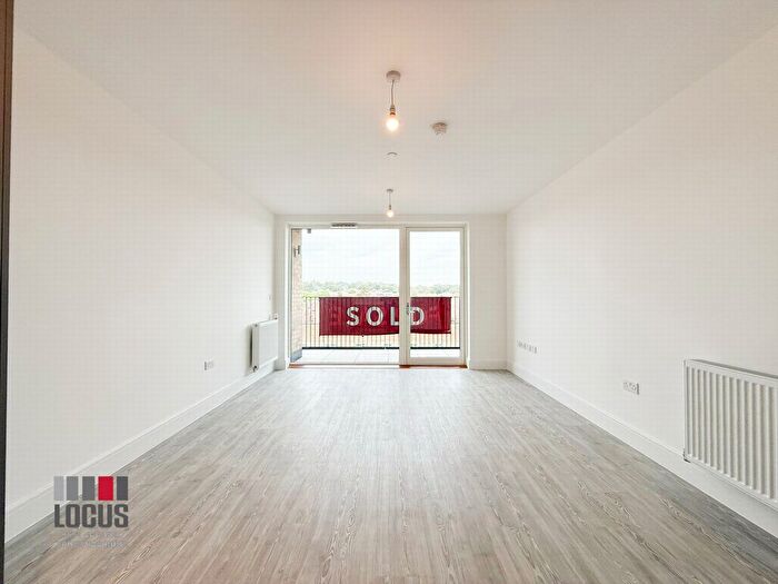 1 Bedroom Flat To Rent In Manford Way, Chigwell, IG7