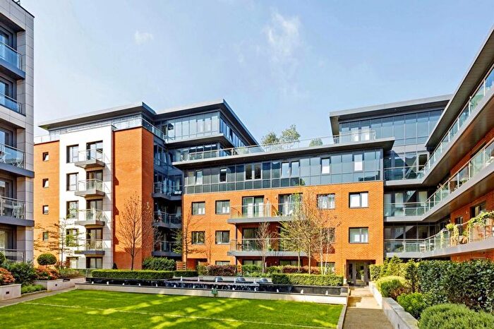 1 Bedroom Flat For Sale In Chartfield Avenue, Avershaw House, SW15
