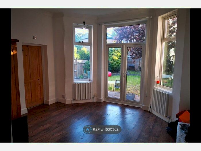2 Bedroom Flat To Rent In Bromley Road, London, SE6