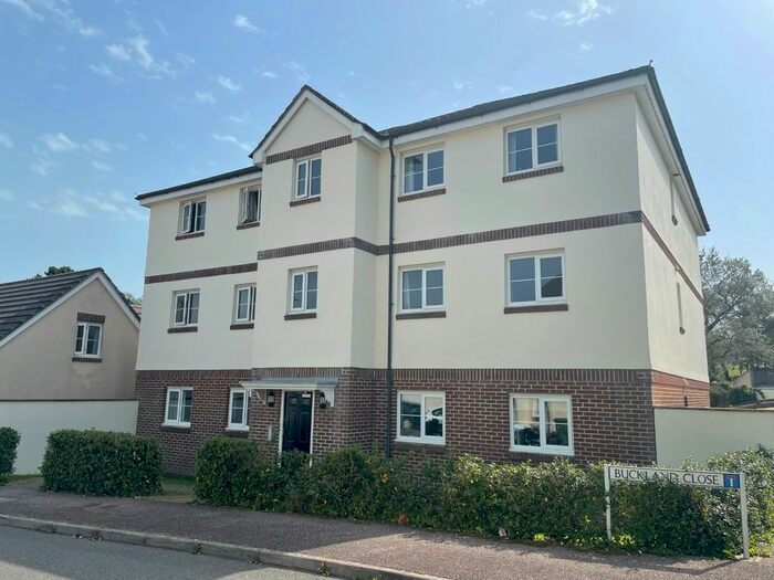 2 Bedroom Flat To Rent In Buckland Close, Bideford, EX39