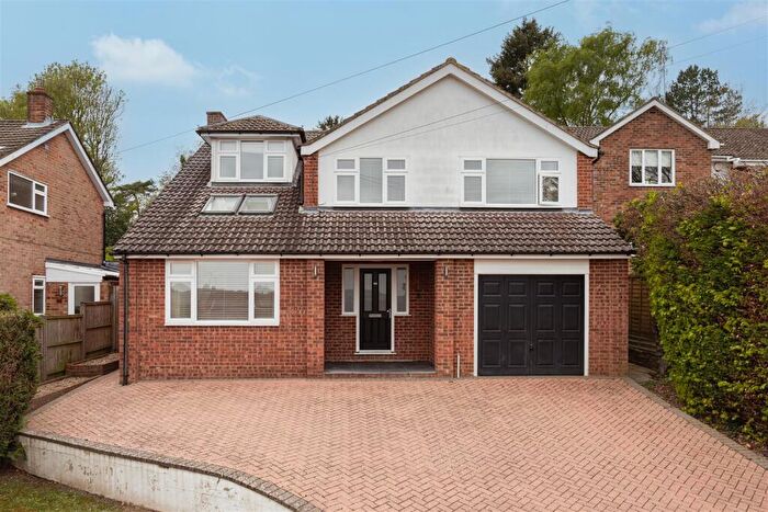4 Bedroom Detached House For Sale In Carlton Green, Redhill, RH1