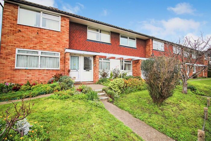 2 Bedroom Flat To Rent In Walton Road, East Molesey, KT8