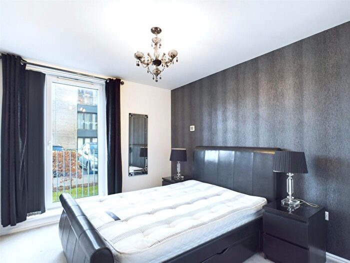 2 Bedroom Apartment To Rent In Arneil Drive, Crewe Toll, Edinburgh, EH5
