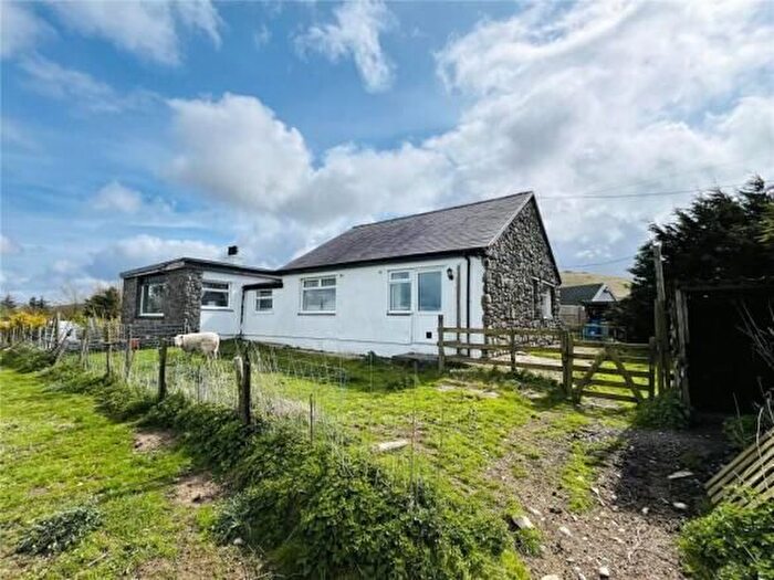4 Bedroom Bungalow For Sale In Rhosgadfan, Caernarfon, LL54