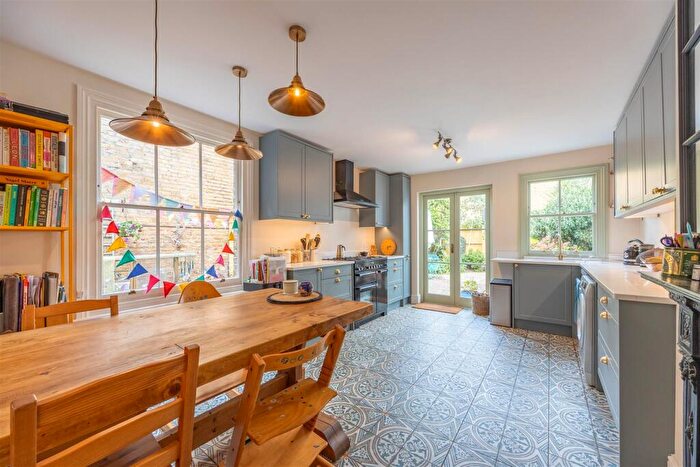 3 Bedroom Semi-Detached House For Sale In Alexandra Road, Southend-On-Sea, SS1