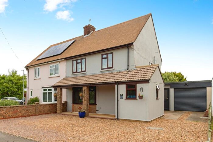 3 Bedroom Semi-Detached House For Sale In The Crescent, Stanford, Biggleswade, Bedfordshire, SG18