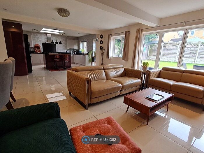 5 Bedroom Semi-Detached House To Rent In Knighton Close, South Croydon, CR2