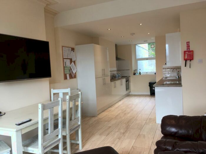 11 Bedroom House To Rent In Snowdon Villas, Bangor, Gwynedd, LL57