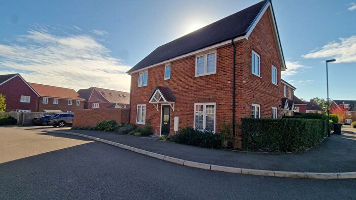 3 Bedroom Semi-Detached House For Sale In Keepsake Close, Farnham, GU8