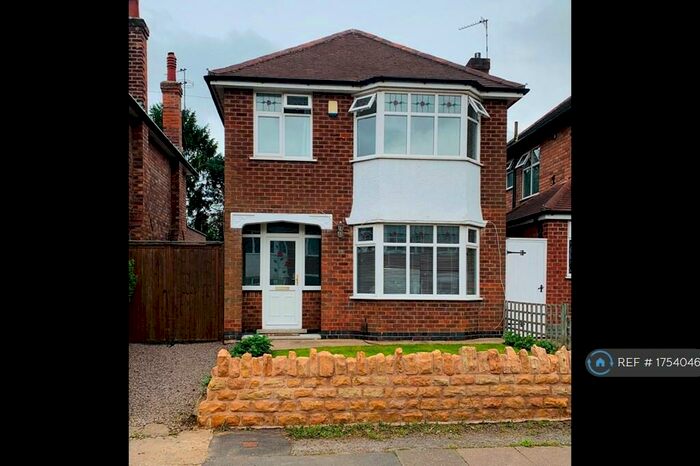 3 Bedroom Detached House To Rent In Runswick Drive, Nottingham, NG8