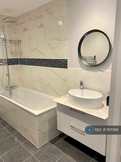 2 Bedroom Flat To Rent In Opal Court, London, N11