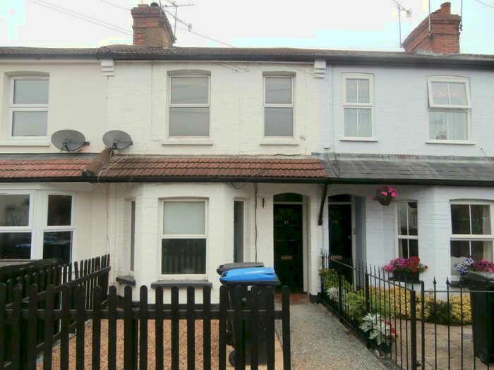 1 Bedroom Apartment To Rent In Vale Farm Road, Woking, GU21