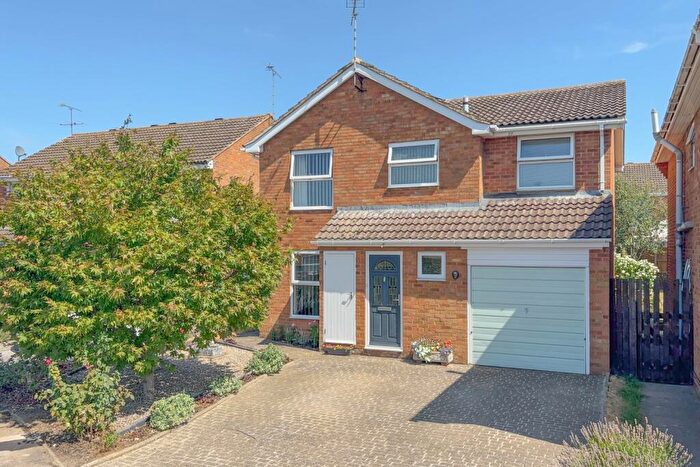 5 Bedroom Detached House For Sale In Jupiter Drive, Leighton Buzzard, LU7