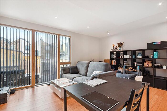 2 Bedroom Flat To Rent In Caledonian Road, Islington, N1