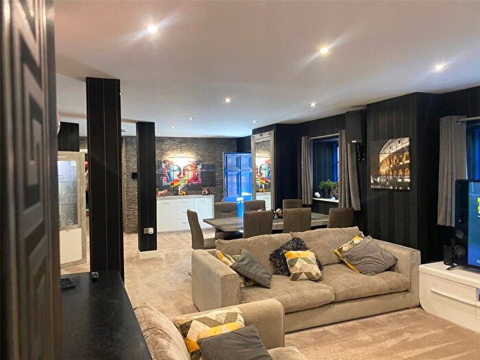 2 Bedroom Flat To Rent In Bishop Street, Portsmouth, Hampshire, PO1