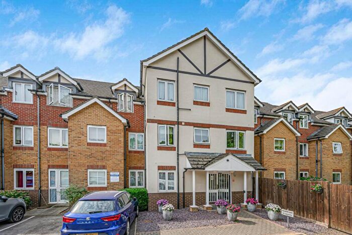 1 Bedroom Retirement Property For Sale In Kingswood Court, Chingford, E4