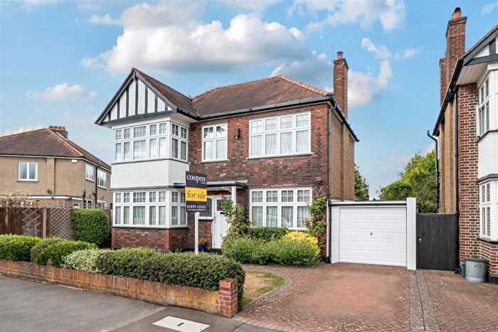 4 Bedroom Detached House For Sale In The Uplands, Ruislip, HA4