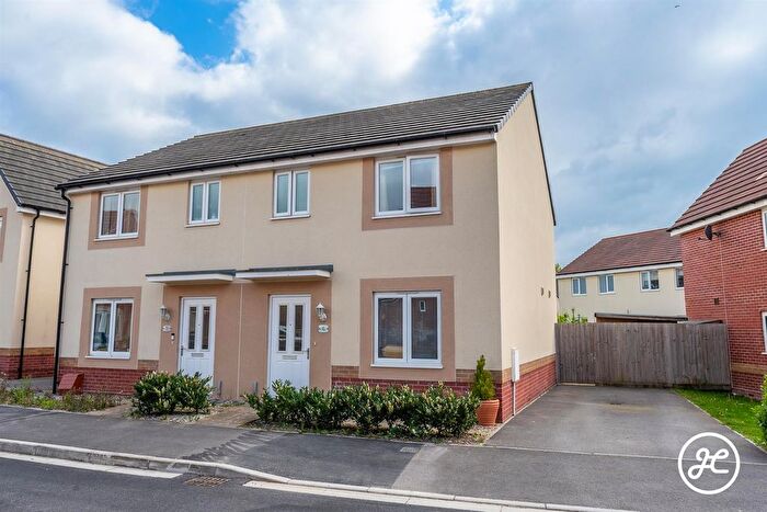 3 Bedroom Semi-Detached House For Sale In Topaz Drive, Bridgwater, TA6
