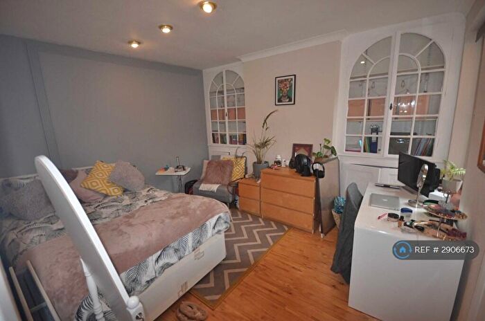 Studio To Rent In New Haw Road, Addlestone, KT15
