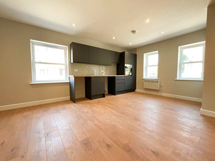 1 Bedroom Flat To Rent In Flat, Warwick House, Avenue Road, DN2
