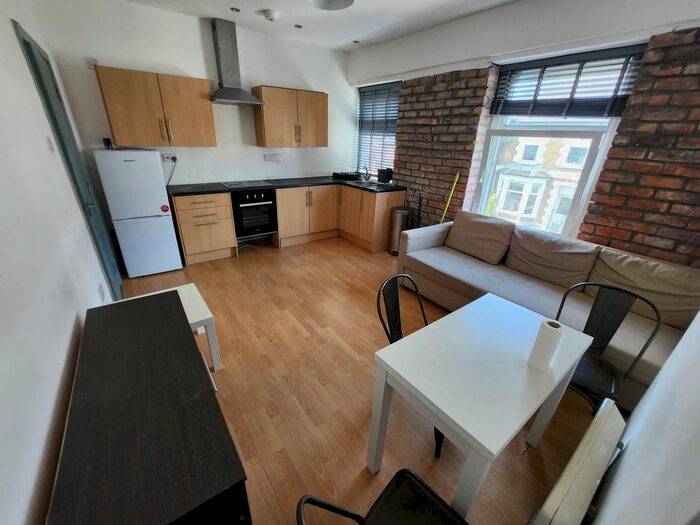 2 Bedroom Flat To Rent In Glenroy Street, Cardiff, CF24