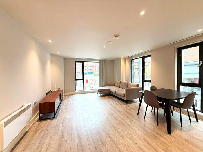 2 Bedroom Apartment To Rent In St Martins Place, Broad Street, Birmingham, West Midlands, B15