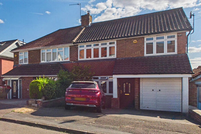 5 Bedroom Semi-Detached House For Sale In Fairway, Hemel Hempstead, HP3